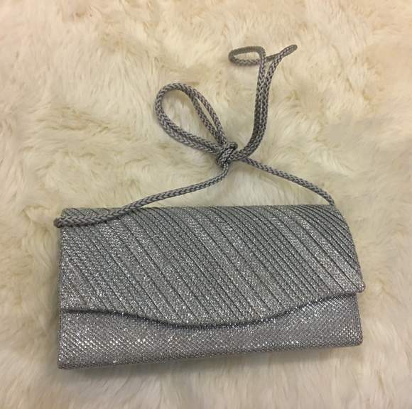 Clutch - Picture 2 of 4